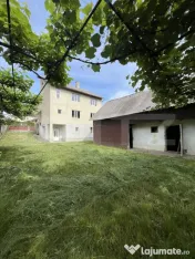 Casa pe 3 nivele si 13 arii teren 