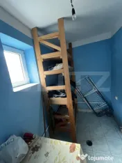Casa pe 3 nivele si 13 arii teren 
