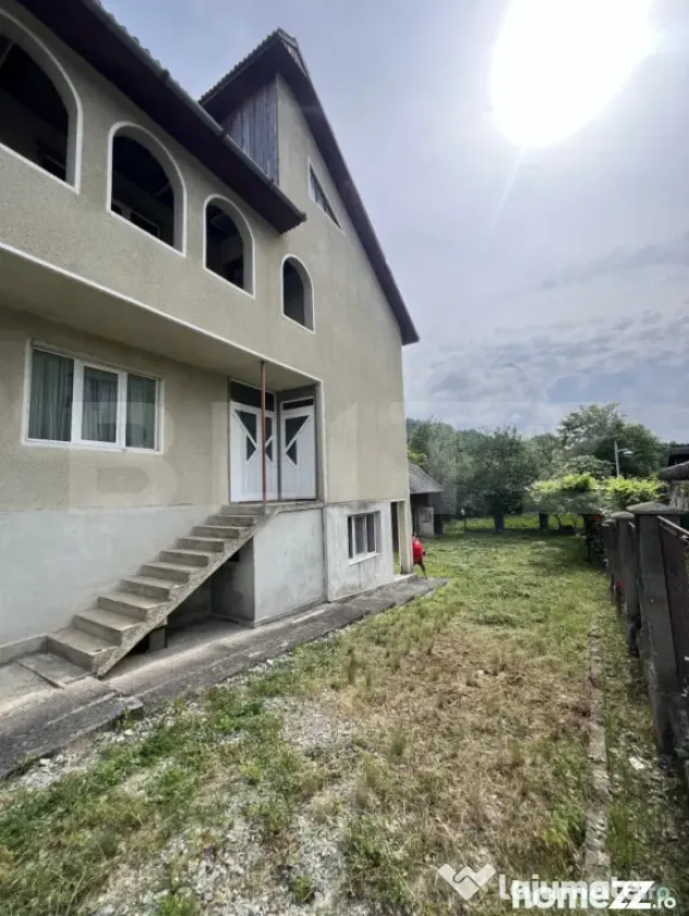 Casa pe 3 nivele si 13 arii teren - Bistrita (Bistrita-Nasaud)