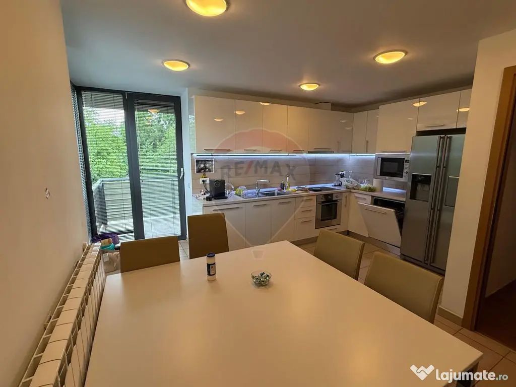INCHIRIERE Apartament cu 3 camere in zona Primaverii