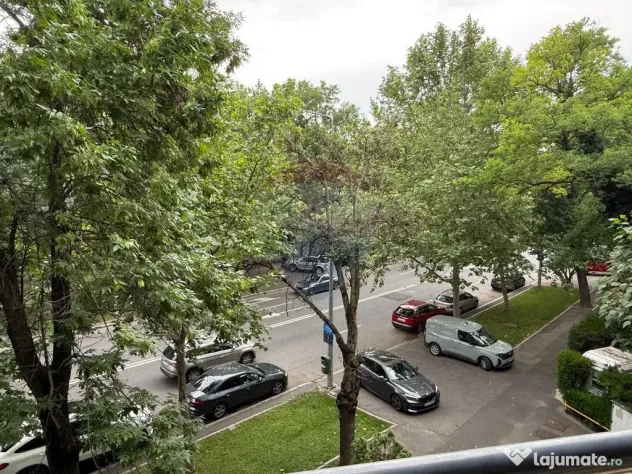 INCHIRIERE Apartament cu 3 camere in zona Primaverii