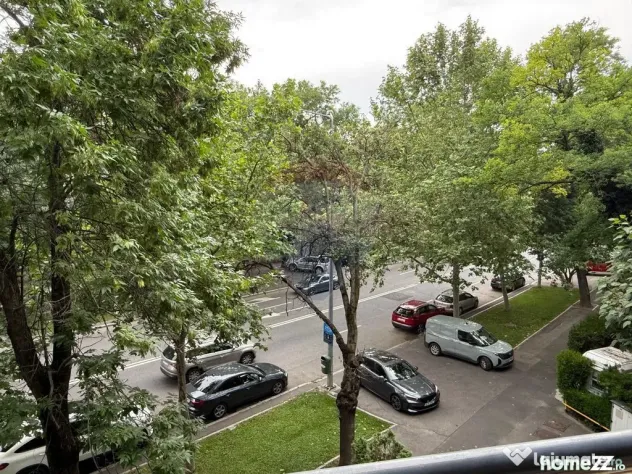 INCHIRIERE Apartament cu 3 camere in zona Primaverii