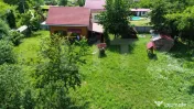 Cabană de poveste pe malul râului | Refugiu în natură, t 