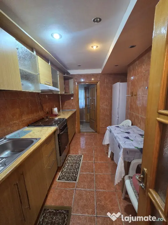 Vand apartament 2 camere Micro 20