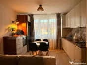 Apartament cu 3 camere de vânzare, Garaj subteran, Zona Cen