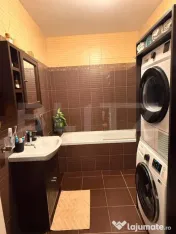 Apartament cu 3 camere de vânzare, Garaj subteran, Zona Cen