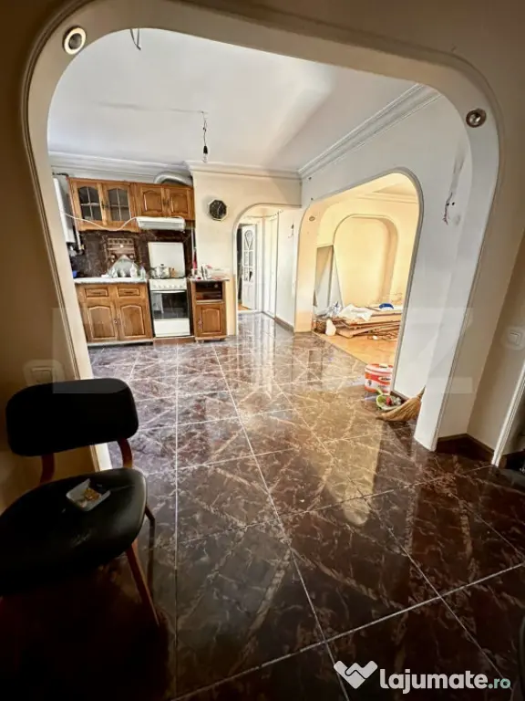 Apartament 4 camere, 81 mp, zona Dambu Pietros