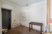 FILM!Doua case traditionale,pe domeniu cu peste 5.000mp tere 