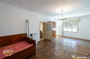 FILM!Doua case traditionale,pe domeniu cu peste 5.000mp tere 