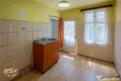 FILM!Doua case traditionale,pe domeniu cu peste 5.000mp tere 