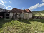 Casă cu 3 camere și un teren de 4100 mp 