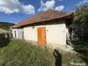 Casă cu 3 camere și un teren de 4100 mp 