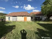 Casă cu 3 camere și un teren de 4100 mp 
