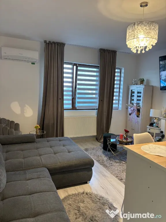 Apartamente 3 camere cu curte in vila