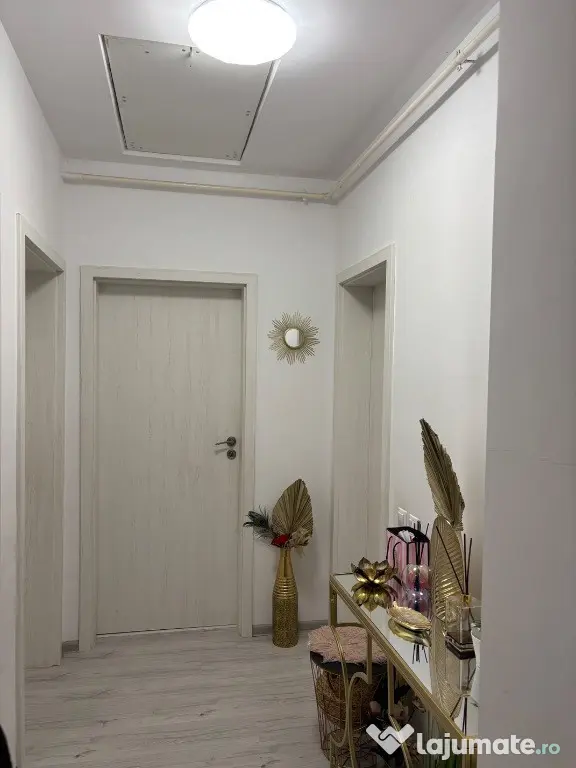 Apartamente 3 camere cu curte in vila