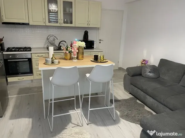 Apartamente 3 camere cu curte in vila