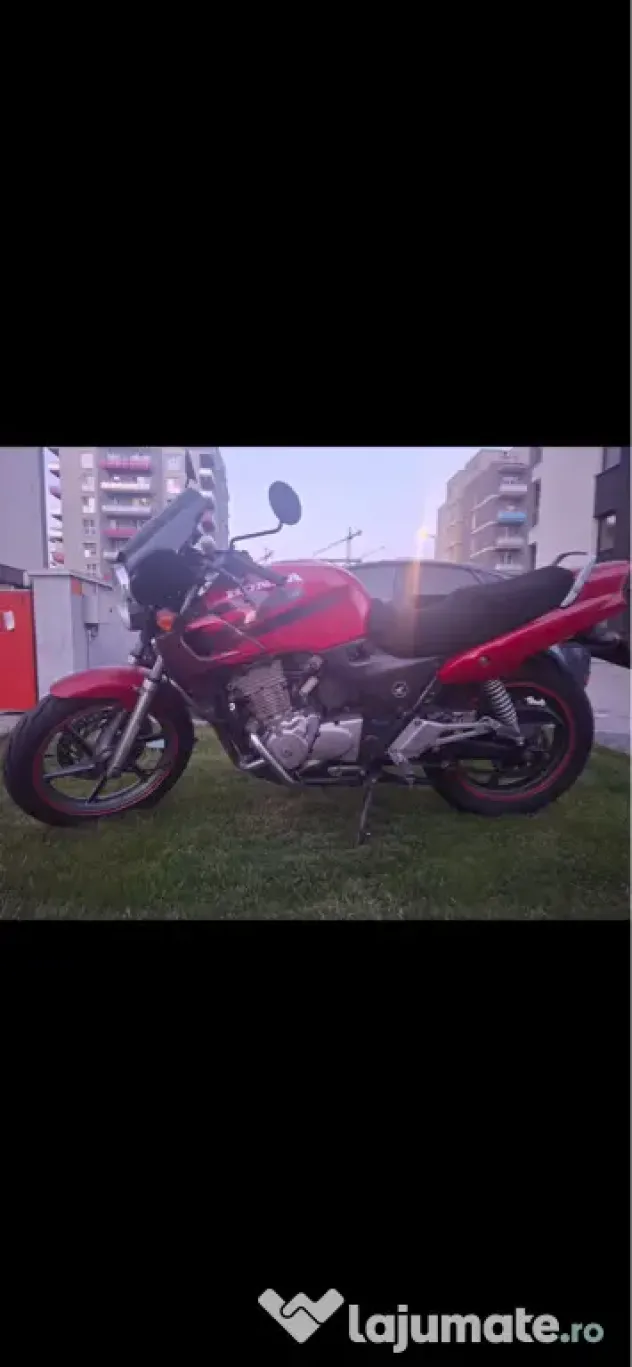 Motocicleta Honda CB 500