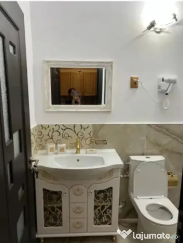 Apartament cu 3 camere, decomandat - Centrul Istoric