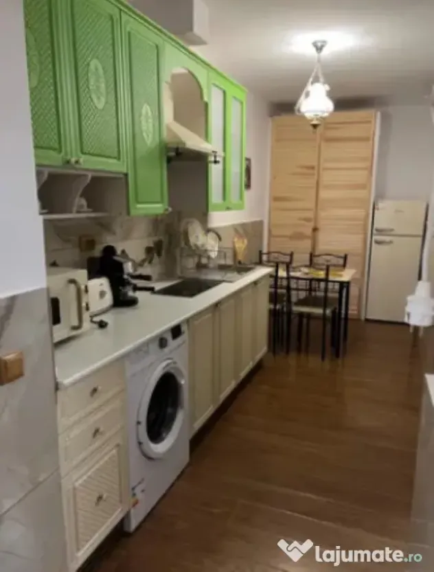 Apartament cu 3 camere, decomandat - Centrul Istoric