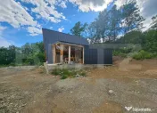Cabană la roșu în Comuna Lupșa – Ideală pentru casă 