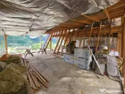 Cabană la roșu în Comuna Lupșa – Ideală pentru casă 