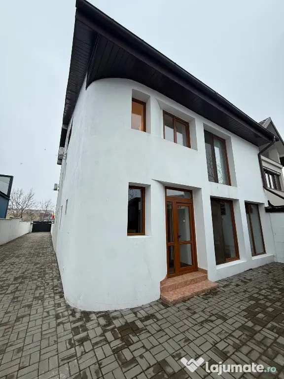Proprietar ofer spre închiriere casă curte Calea Vitan Splaiul Unirii