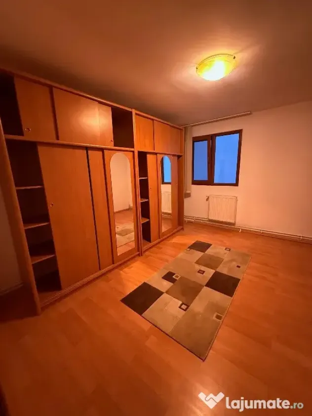 Proprietar ofer spre închiriere casă curte Calea Vitan Splaiul Unirii