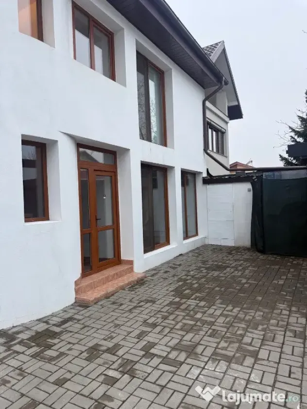 Proprietar ofer spre închiriere casă curte Calea Vitan Splaiul Unirii