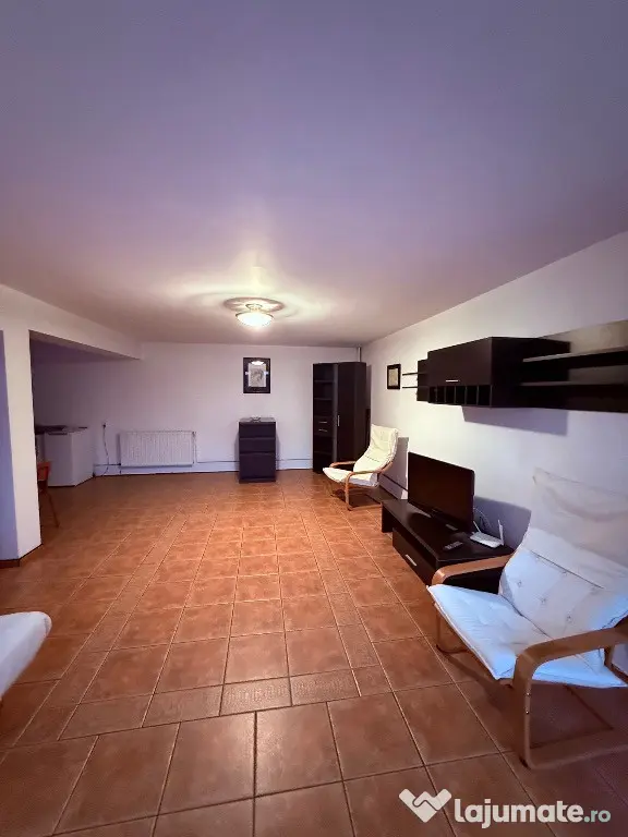Proprietar ofer spre închiriere casă curte Calea Vitan Splaiul Unirii