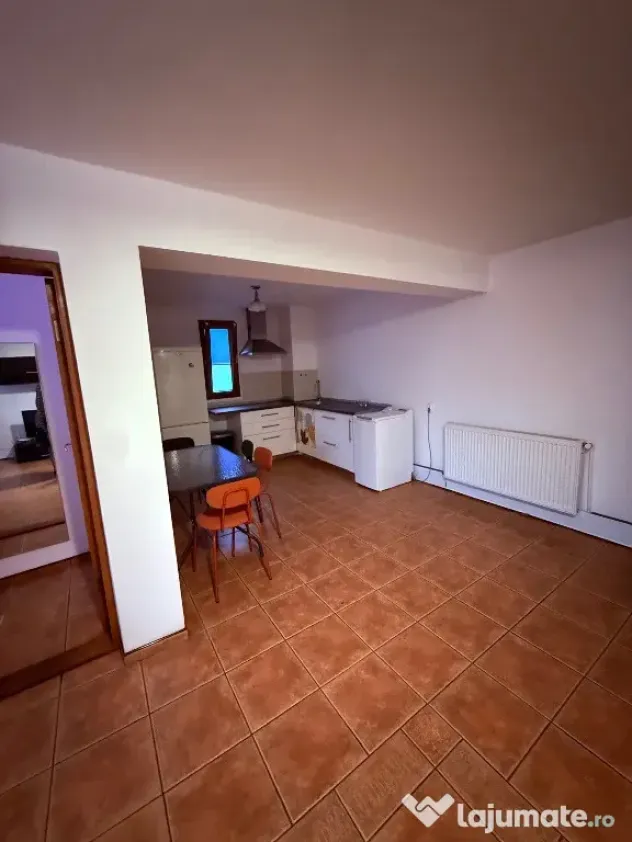 Proprietar ofer spre închiriere casă curte Calea Vitan Splaiul Unirii