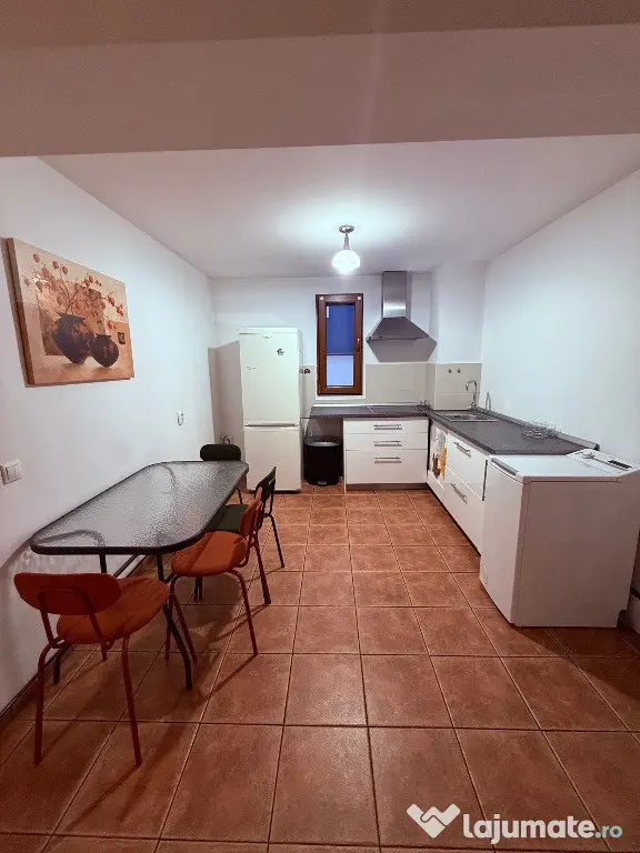 Proprietar ofer spre închiriere casă curte Calea Vitan Splaiul Unirii
