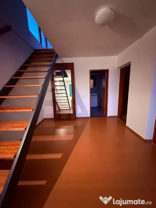 Proprietar ofer spre închiriere casă curte Calea Vitan Splaiul Unirii