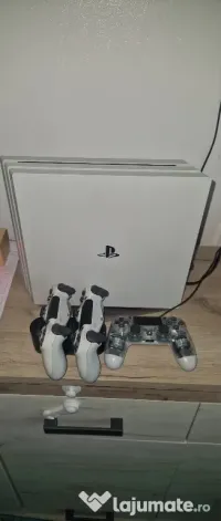 Vând consolă PlayStation 4 Pro 3 controllere + dock încărcare 