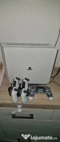 Vând consolă PlayStation 4 Pro 3 controllere + dock încărcare
