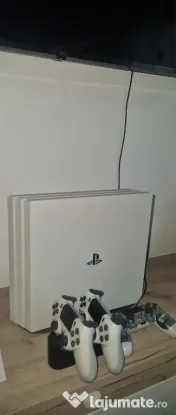 Vând consolă PlayStation 4 Pro 3 controllere + dock încărcare 