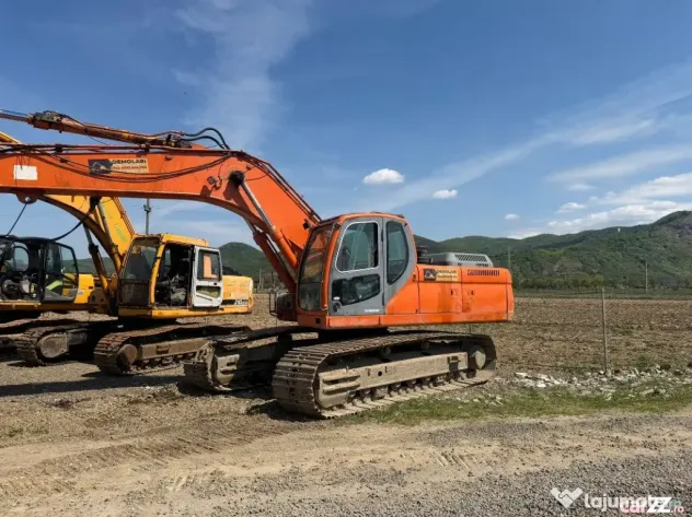 Dezmembrez excavator pe senile Doosan DX 300 LC