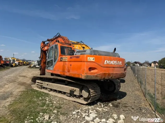 Dezmembrez excavator pe senile Doosan DX 300 LC