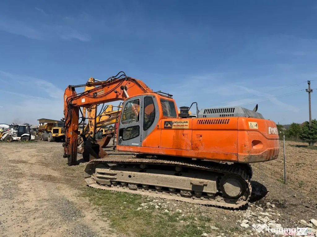 Dezmembrez excavator pe senile Doosan DX 300 LC
