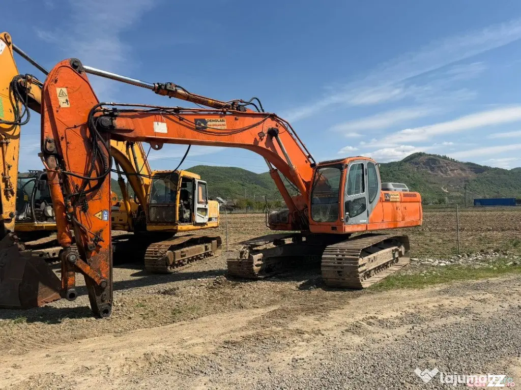 Dezmembrez excavator pe senile Doosan DX 300 LC