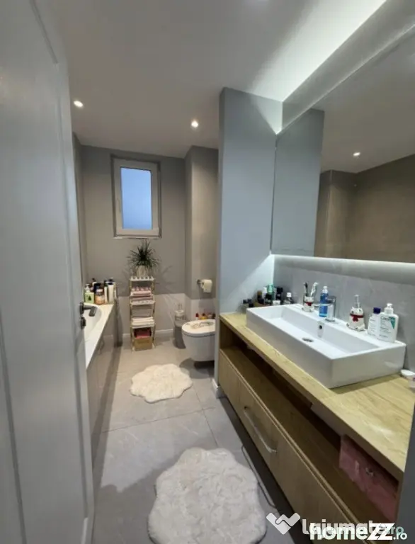 Apartament 3 camere, etaj 2, zona ultracentrala, bloc nou,