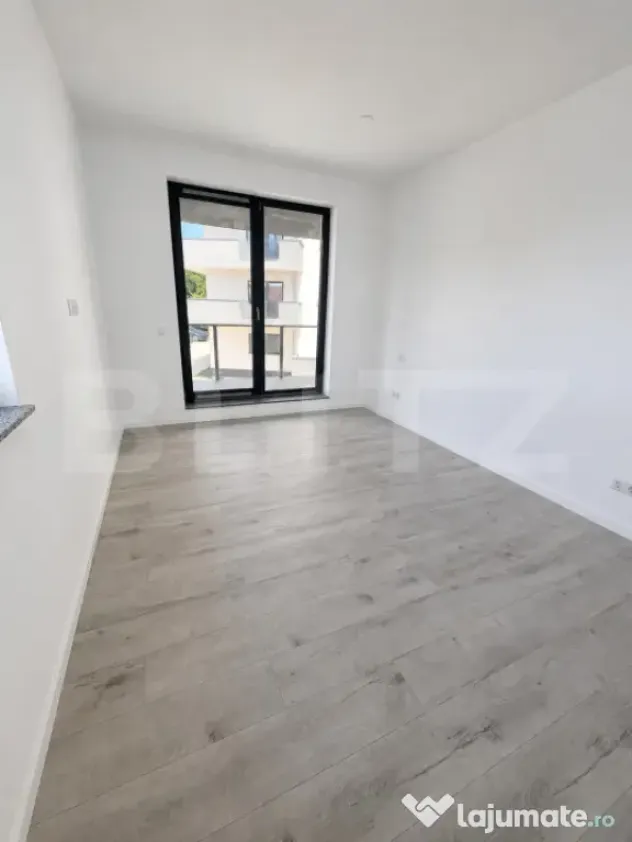 Apartament 3 camere + balcon, etaj 1