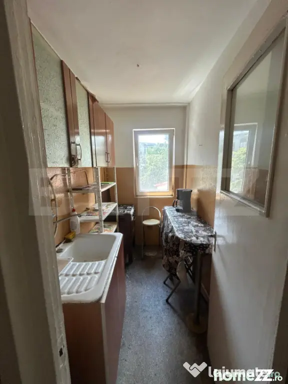 Apartament 3 camere, 40 mp, etaj 3/4, zona Micro 9