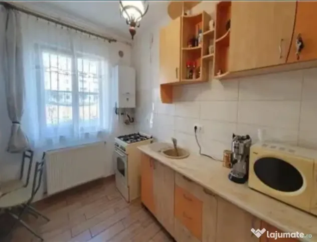 Apartament 2 camere, decomandat - zona Tractorul