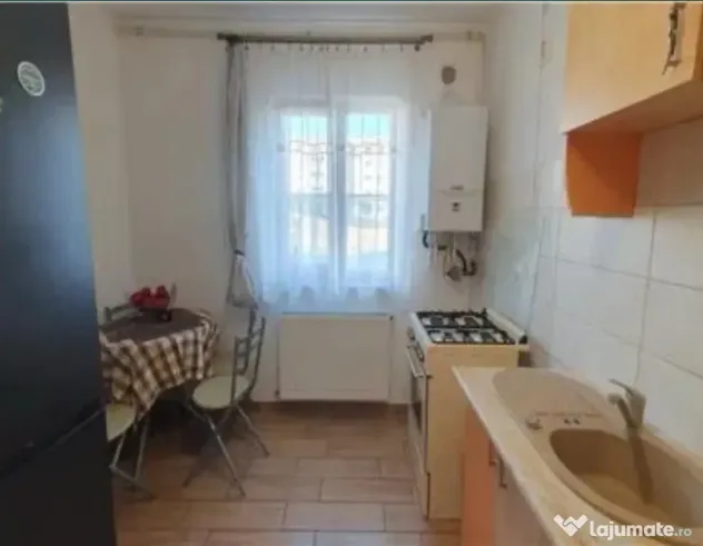Apartament 2 camere, decomandat - zona Tractorul