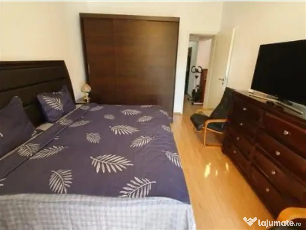 Apartament 2 camere, decomandat - zona Tractorul
