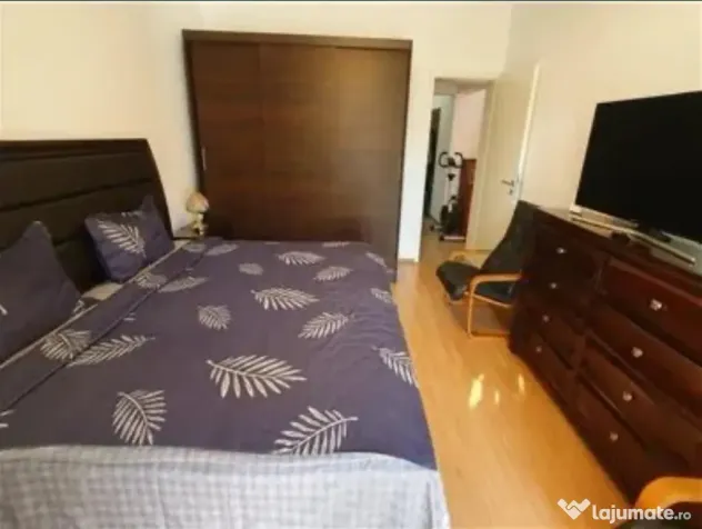 Apartament 2 camere, decomandat - zona Tractorul