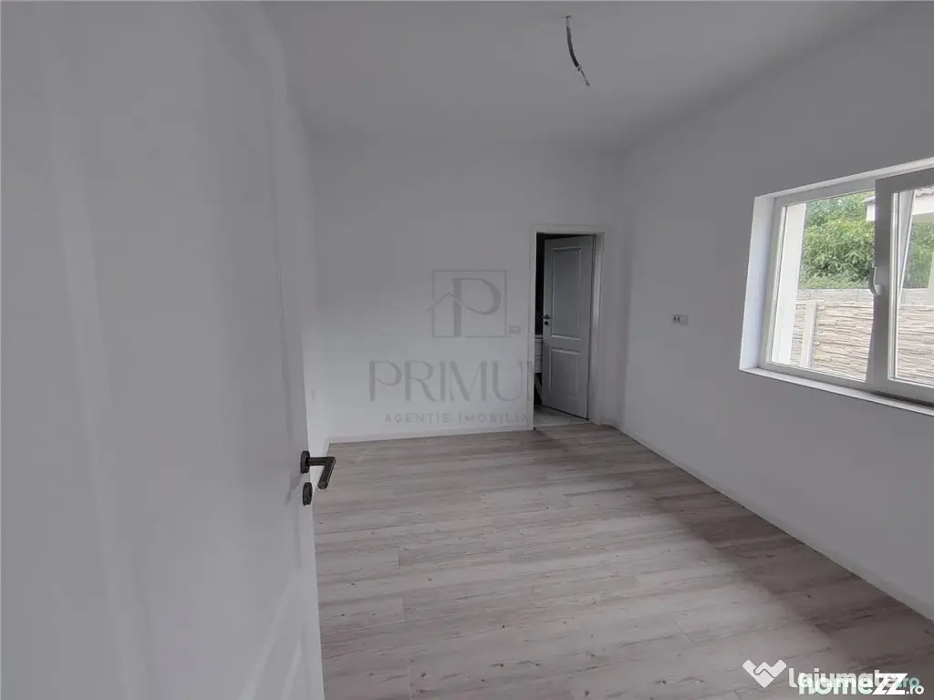 Duplex pe plan - canalizare - 4 camere - Mosnita Noua (Timis)