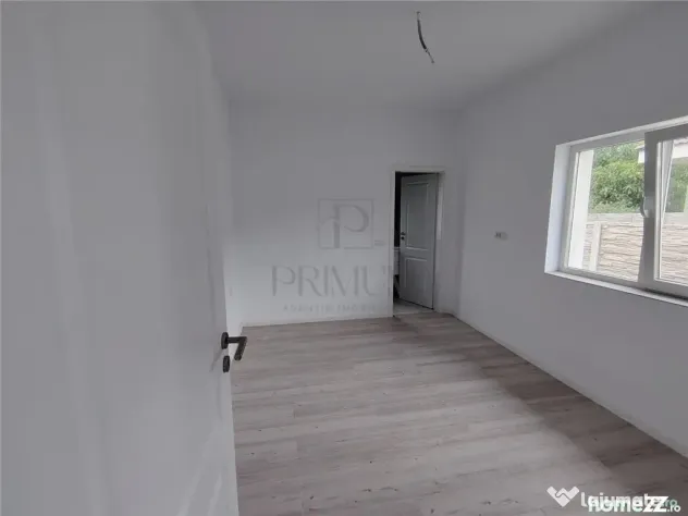 Duplex pe plan - canalizare - 4 camere - Mosnita Noua (Timis)