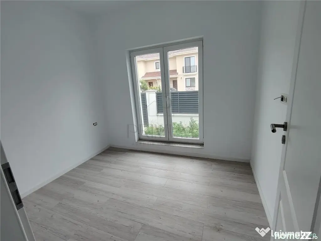 Duplex pe plan - canalizare - 4 camere - Mosnita Noua (Timis)