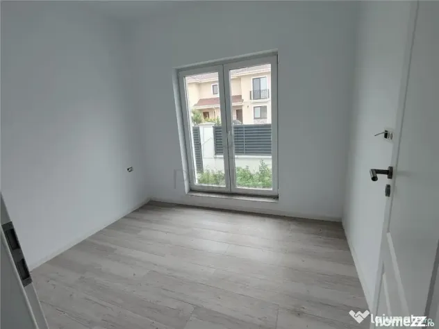 Duplex pe plan - canalizare - 4 camere - Mosnita Noua (Timis)